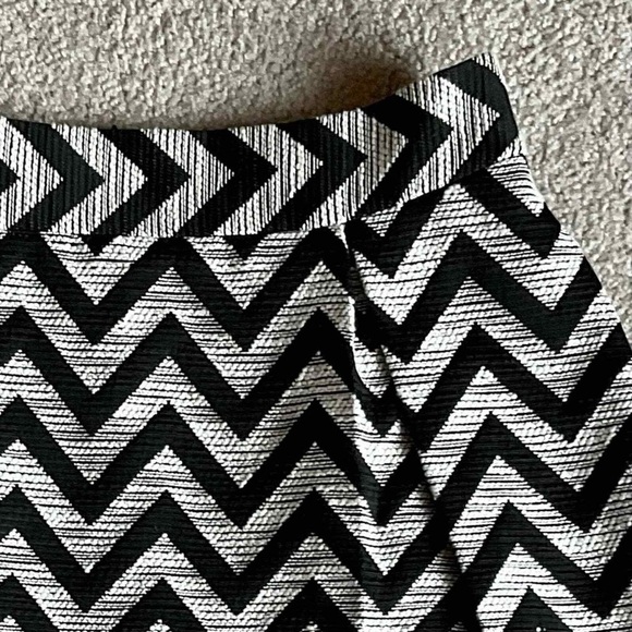 Banana Republic Black and White A-Line Mini Skirt - Picture 2 of 4